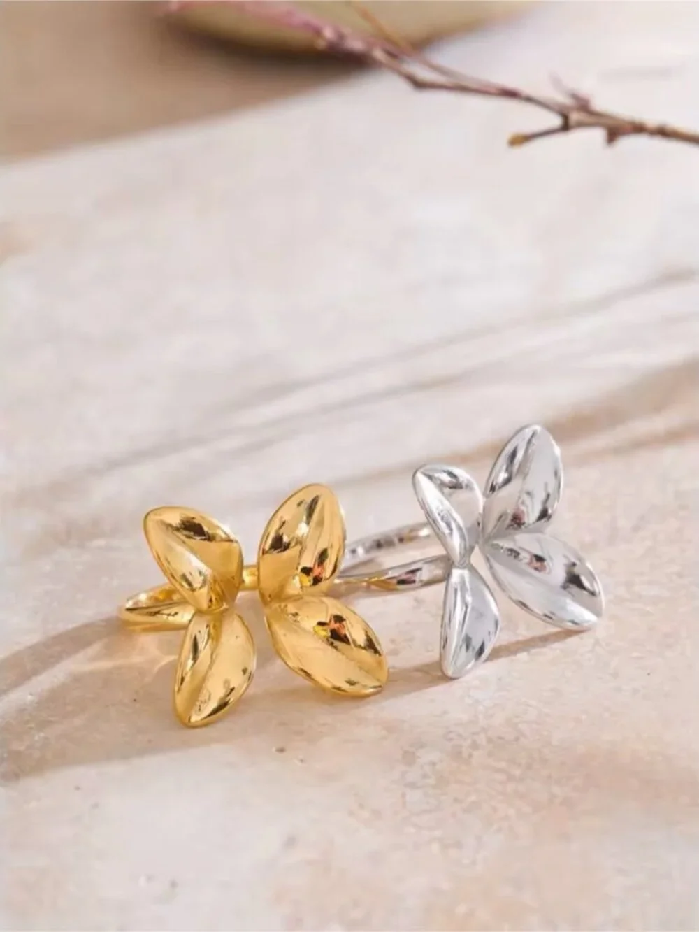Polished Gold color Leaf Motif Ring